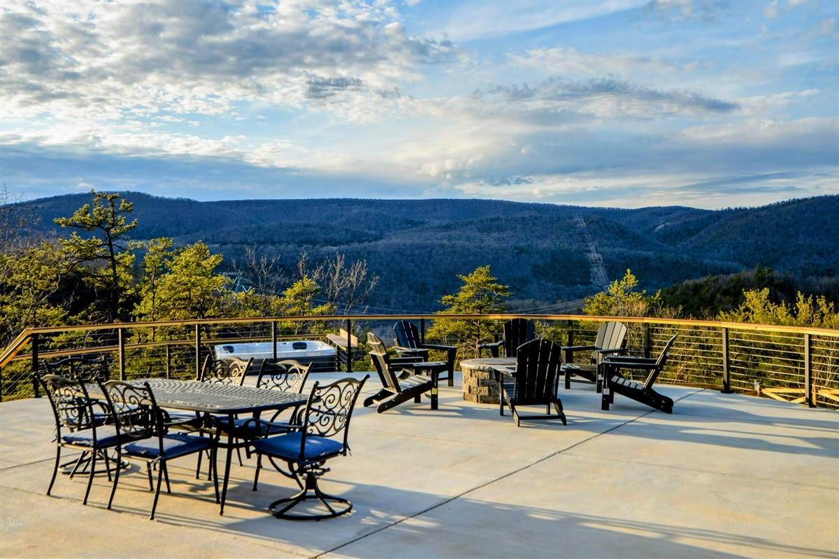 Mountain Patio Moments – Gather around the fire pit or enjoy outdoor dining with stunning mountain views and fresh West Virginia air.