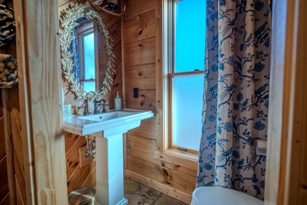 Cuckoo room private en suite bathroom