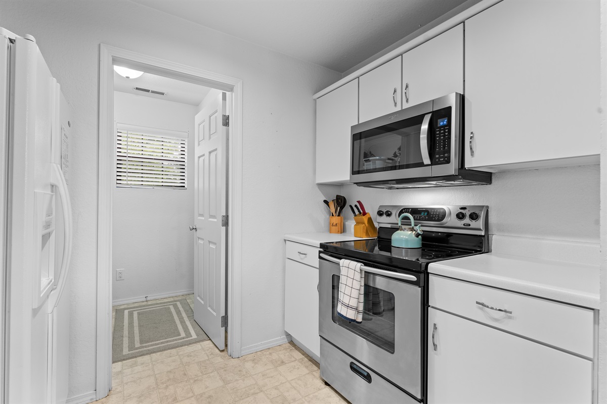 Full-size range and oven for real meals, not just reheating leftovers after a day out in Branson.