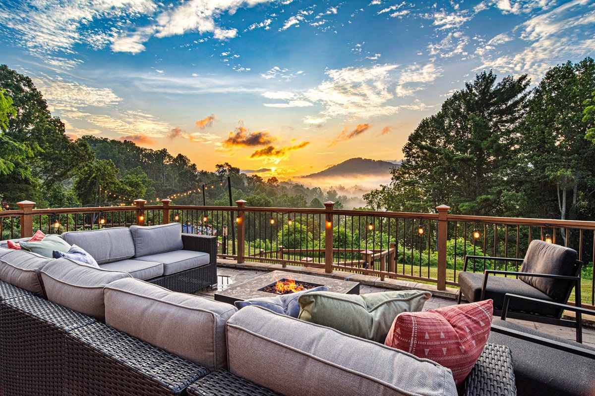 ✨🔥Sink into plush outdoor seating by the fire pit and watch the mountains fade into twilight—one of two firepits, and one of two grills. Propane is plumbed to the house - no tanks!