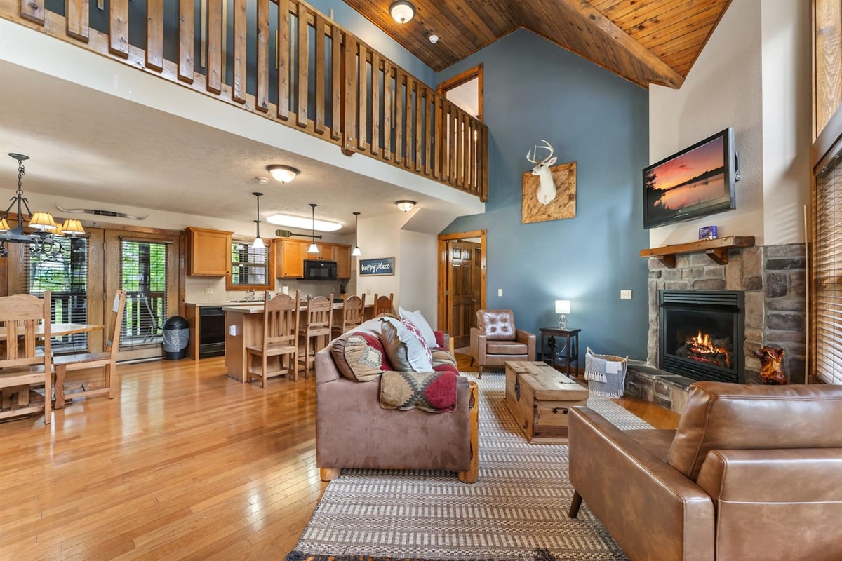 Plenty of room for everyone to be together without feeling crowded, whether you&rsquo;re cooking breakfast, playing games or relaxing by the fire after a day in Branson.