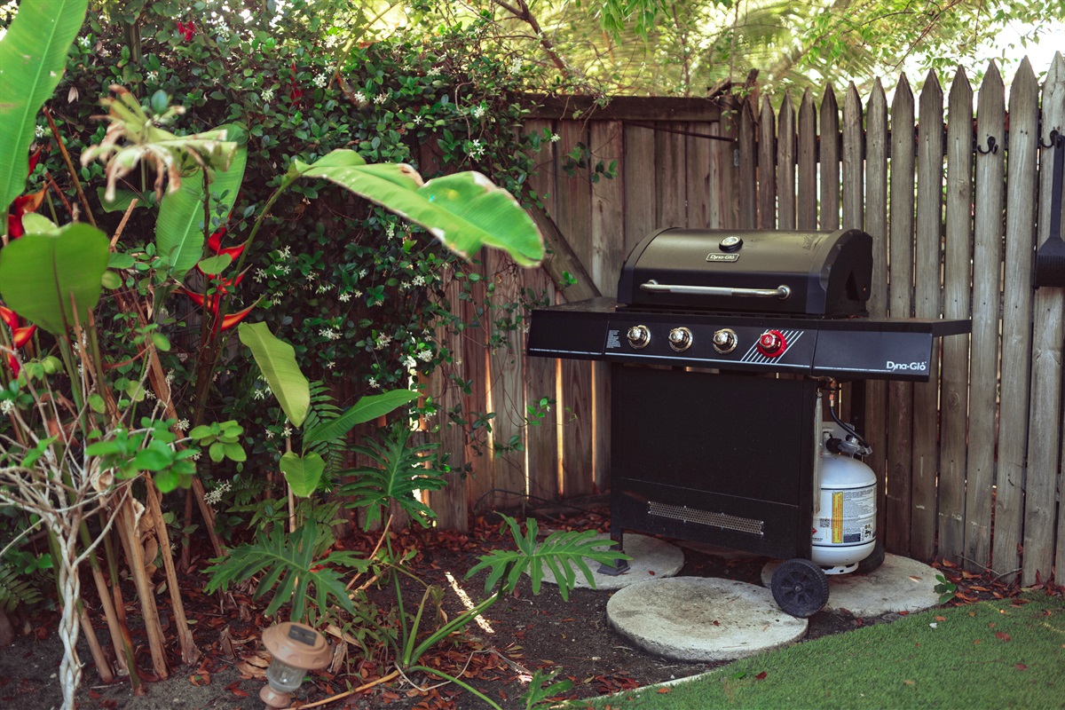 Enjoy dinner from the grill and keep your favorite chilled beverages in the nearby outdoor cooler.
