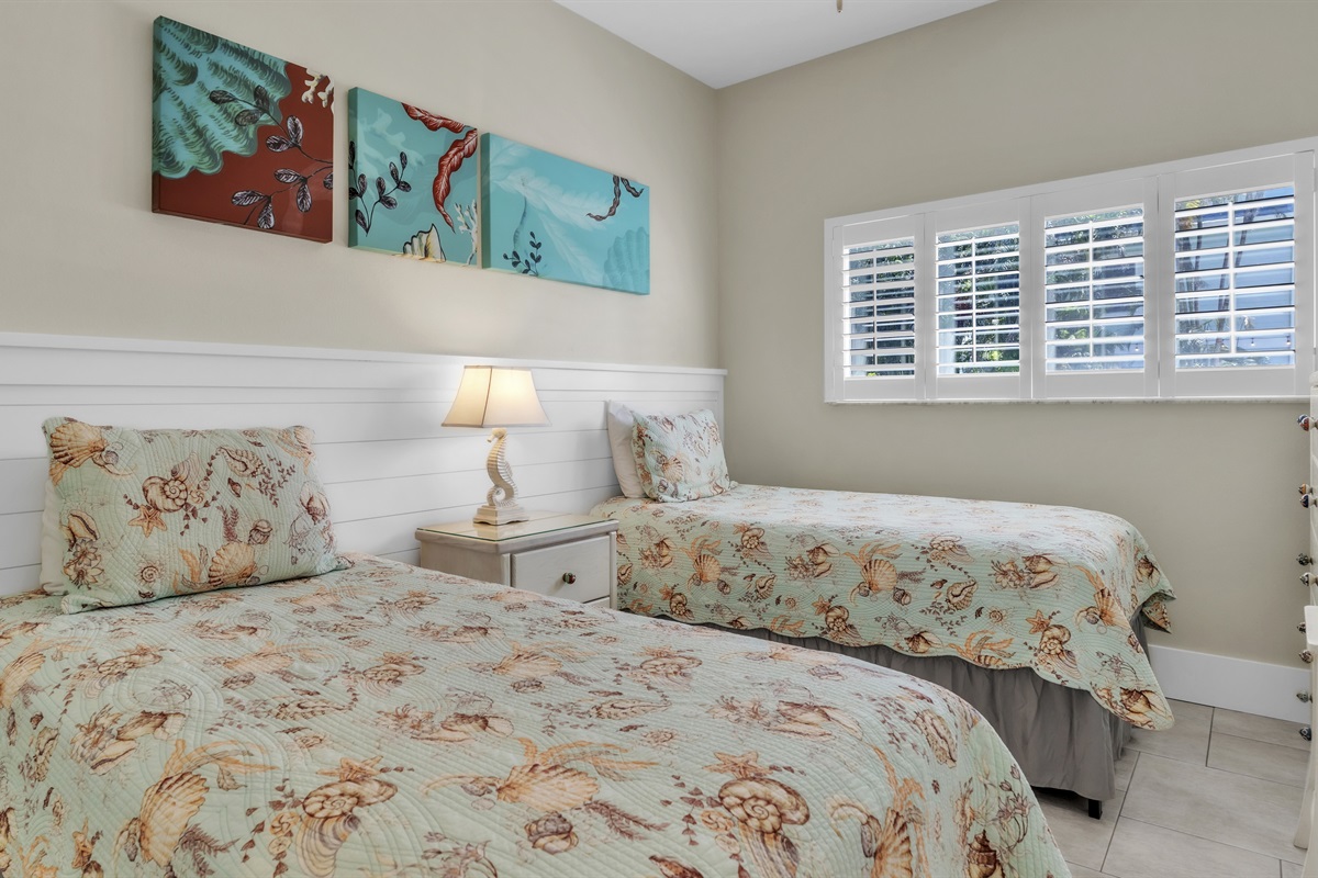 East Wing Twin Bedroom – Holmes Beach vacation home