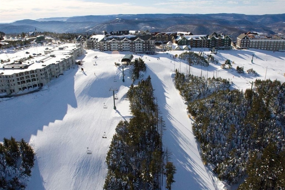 Mountain Lodge is conveniently located at the top of the Ballhooter Lift.