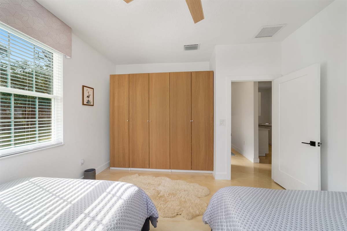 4th Bedroom - TWO Queen Beds