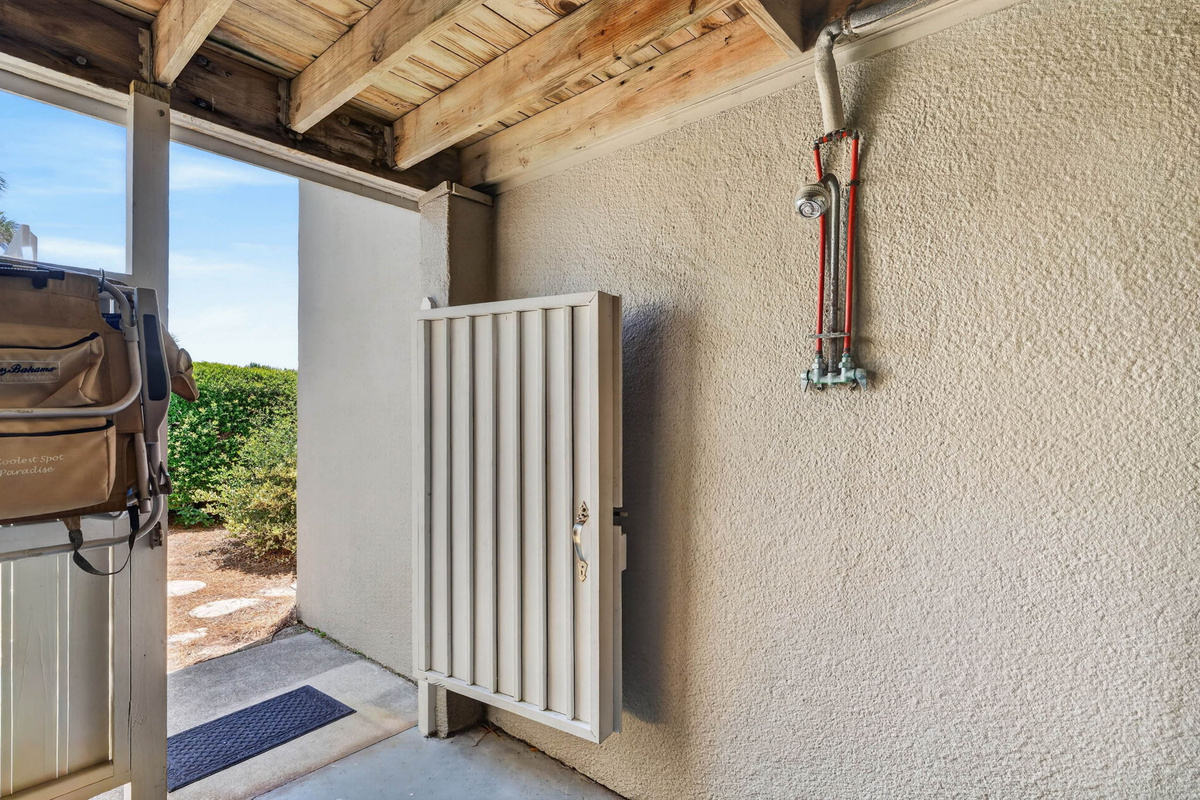 Outdoor shower | Oceans 22 | 22 Beach Club Villas, Wild Dunes | IOP Escapes