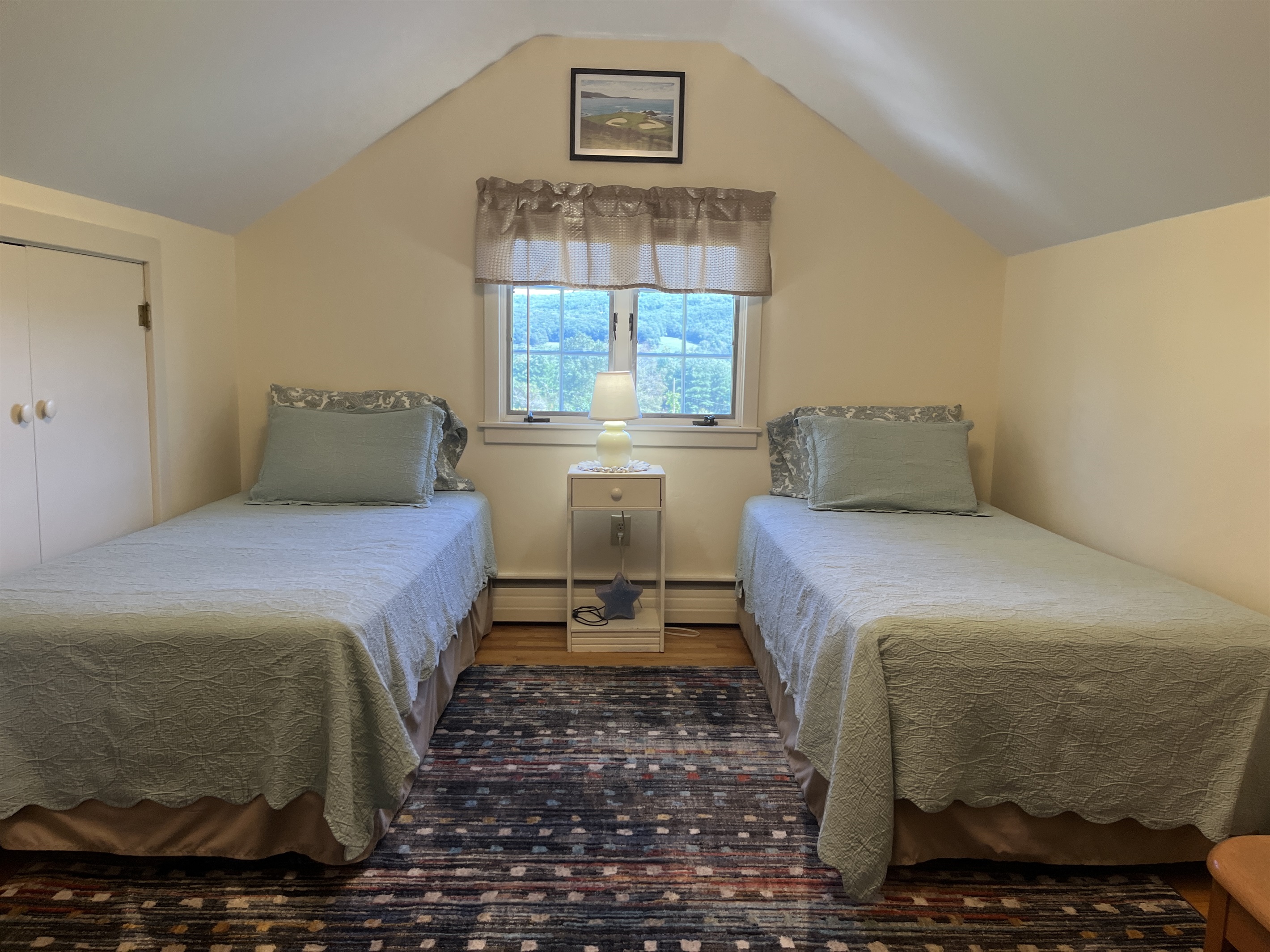 2nd floor Twin bedroom