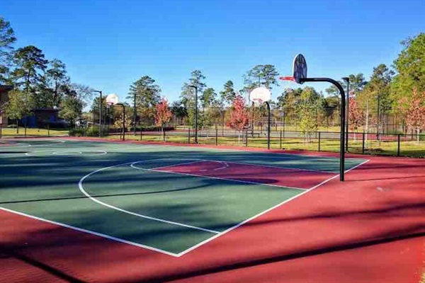 Basketball courts located in neighborhood 