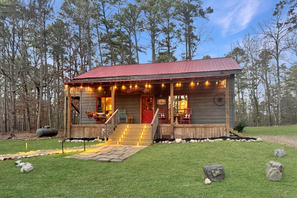 Pull up, unwind, and let cabin life begin.