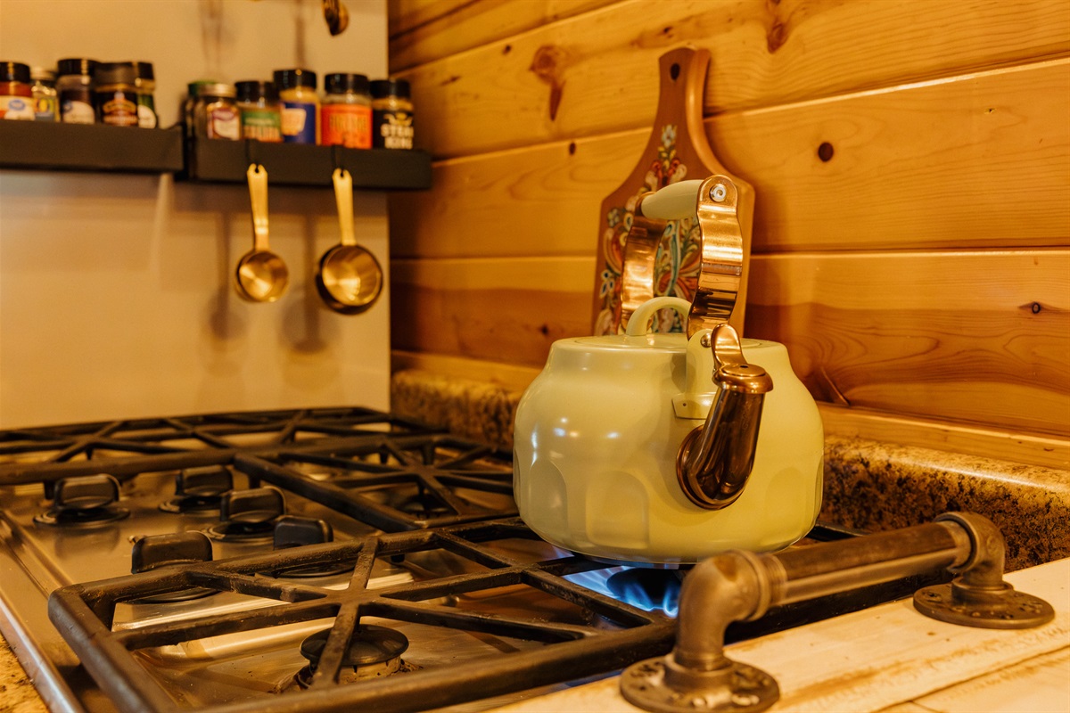 The fully equipped kitchen at Poppywood Pines features a gas range and quality cookware for home-cooked meals. This Show Low vacation rental provides everything you need to prepare meals after exploring White Mountains hiking trails, fishing, and skiing.