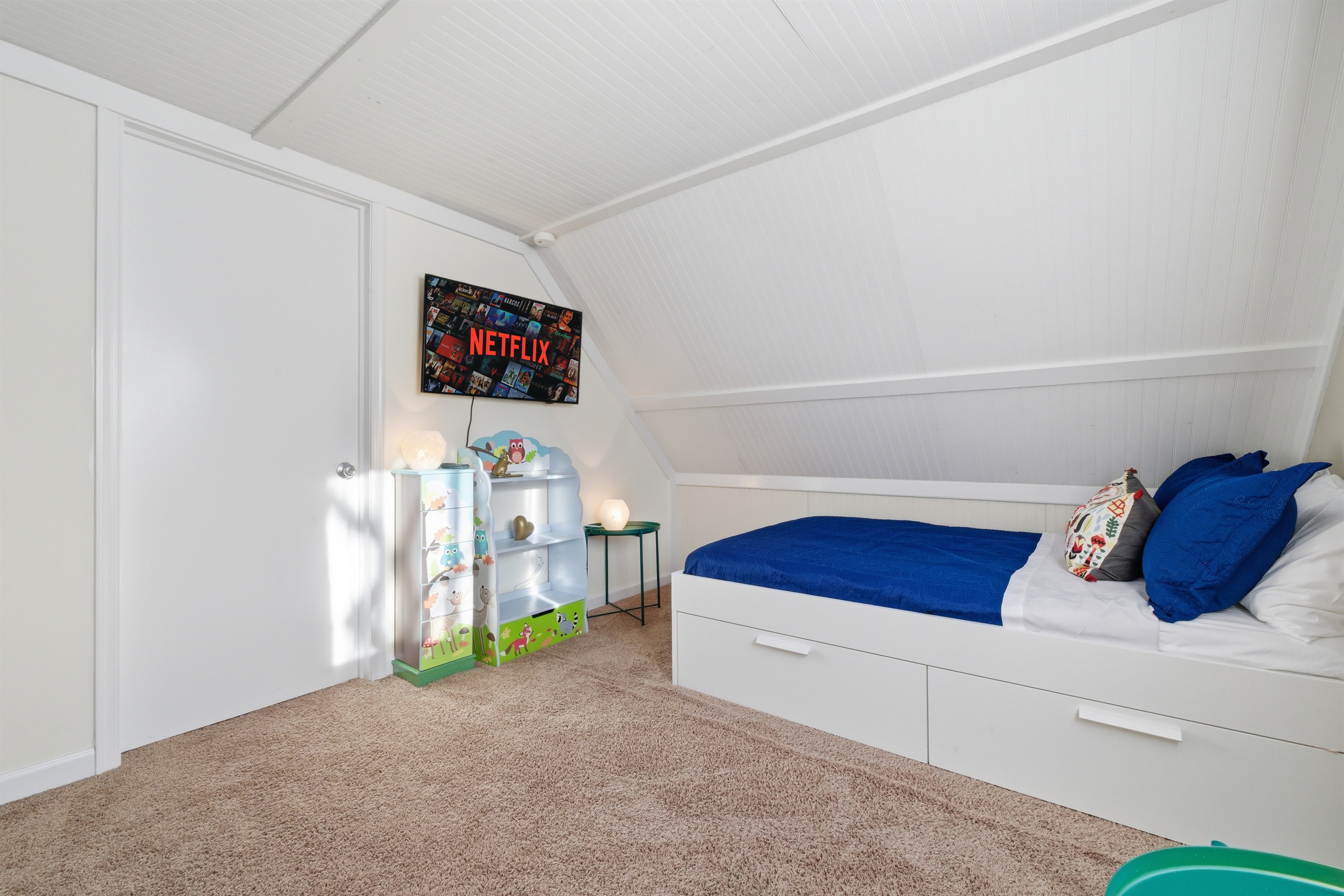 Bedroom 3 with two full size beds, Smart TV