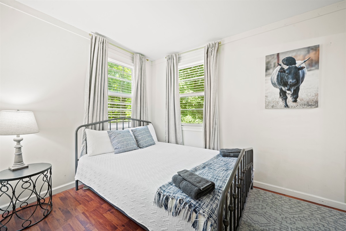 Bedroom 2 | Queen Bed