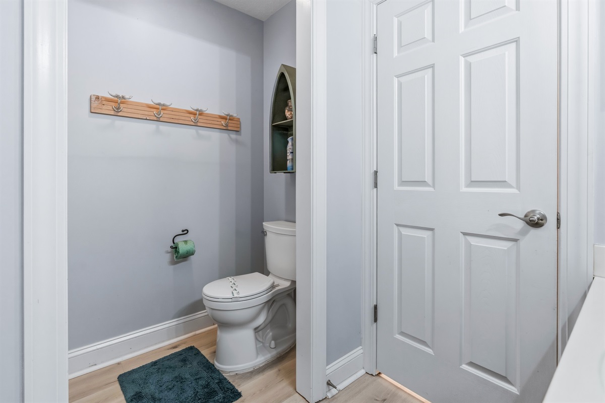 Main Bathroom with tub/shower combo