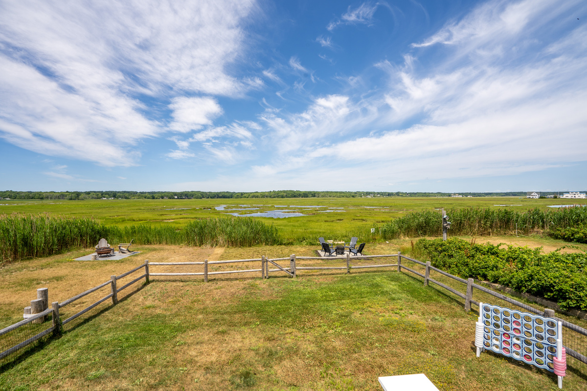 Open backyard with overlooking scenic!