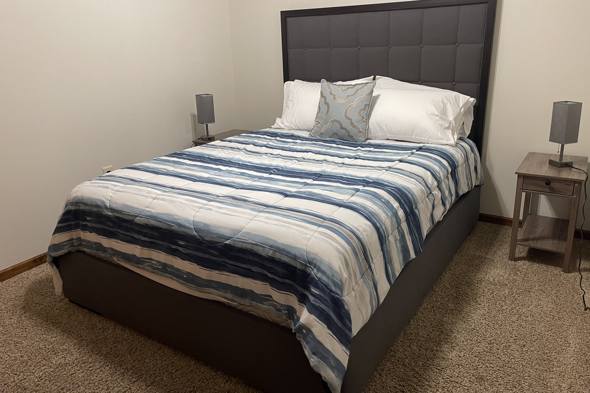 Guest room #2 Queen bed 