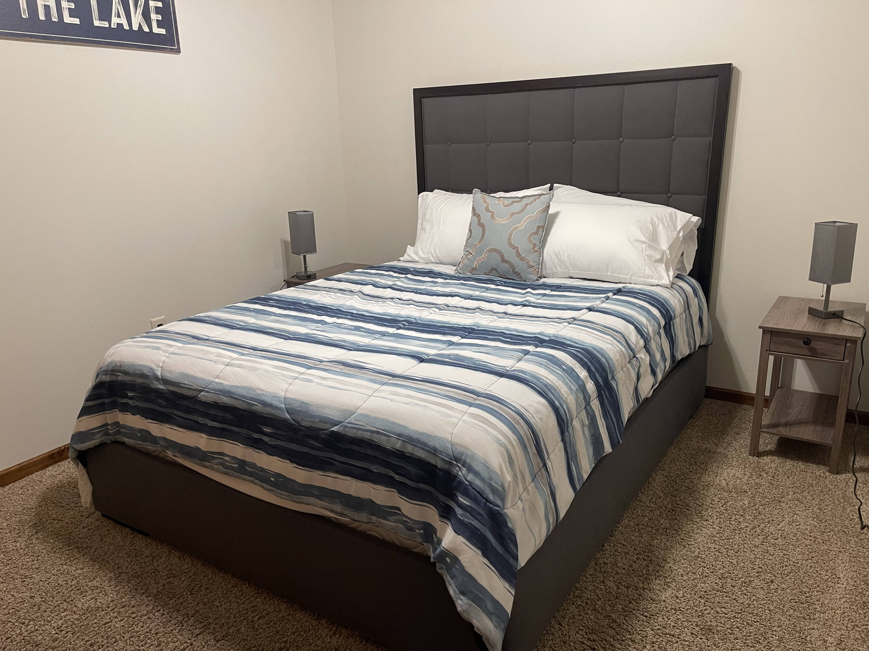 Guest room #2 Queen bed 