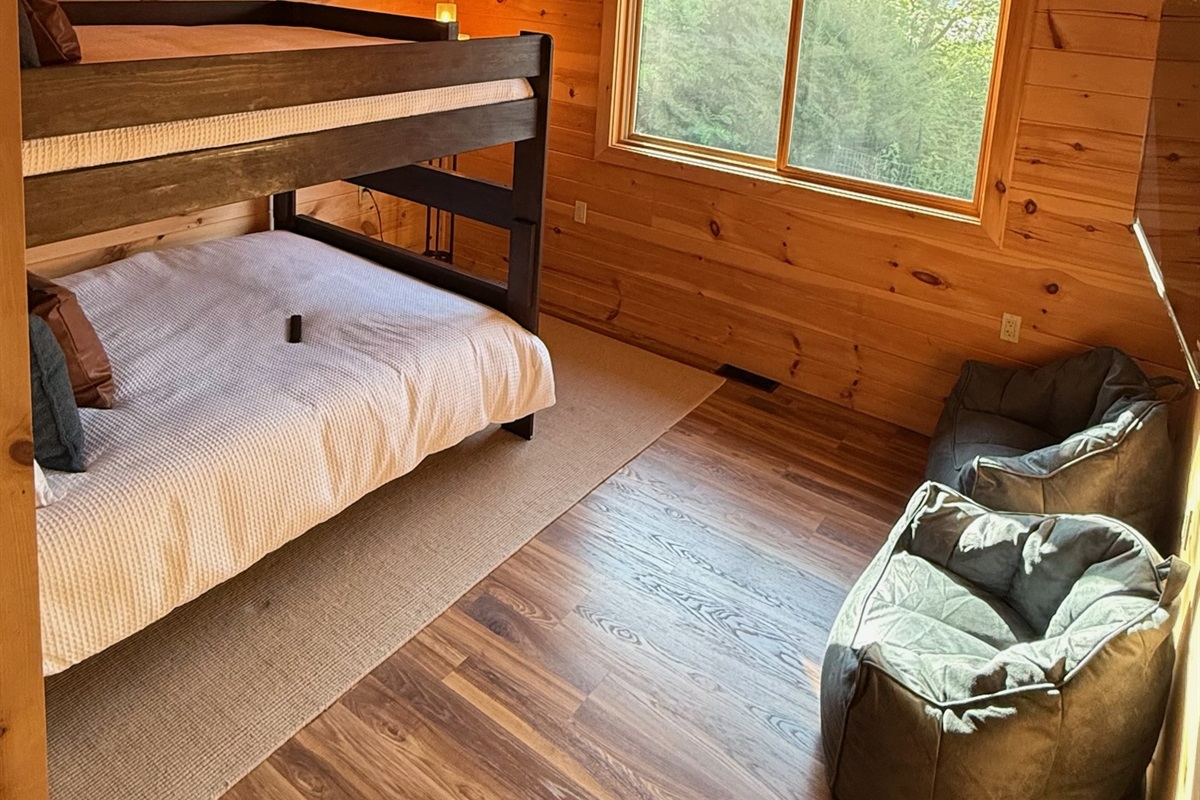 Enjoy an excellent and rejuvenating nights rest in brand new temperature controlled memory foam queen size beds. This is a queen over. Queen bunk, comfortable for even the tallest in your group.