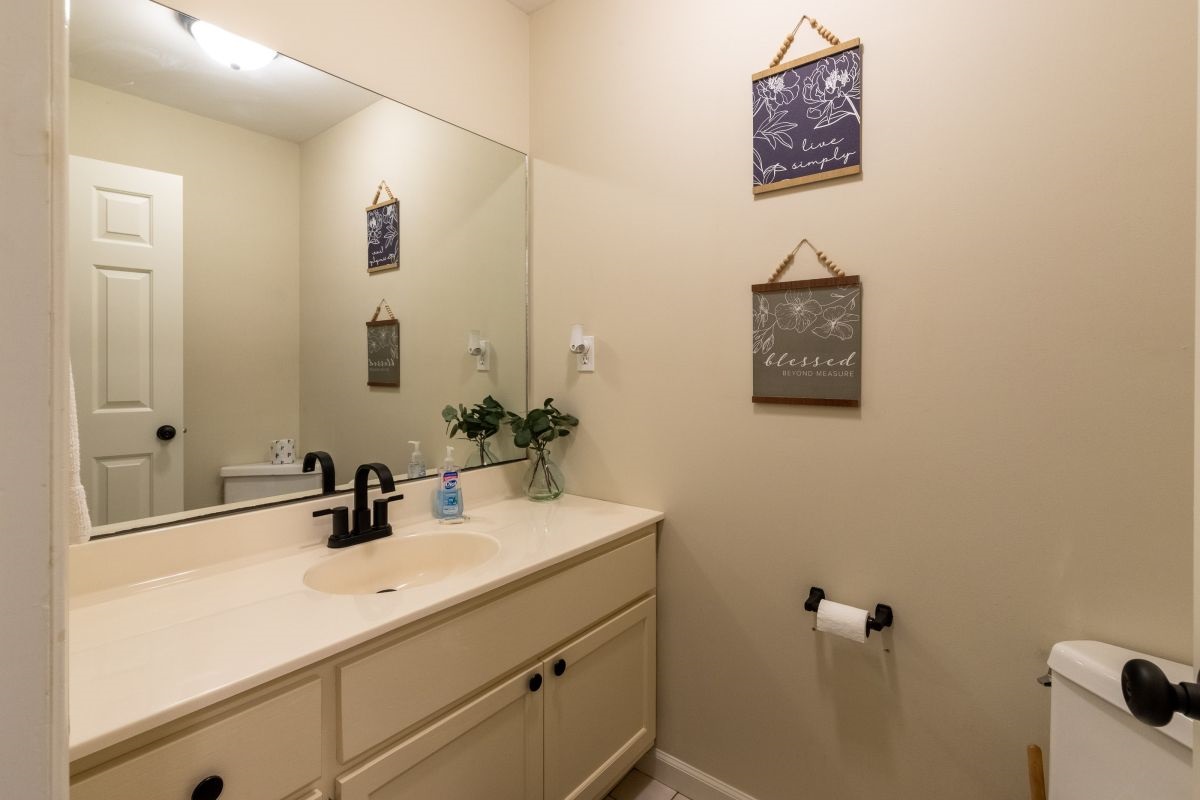 Bathroom Retreat: Bright space with modern fixtures and charming decor for your refreshment needs!

