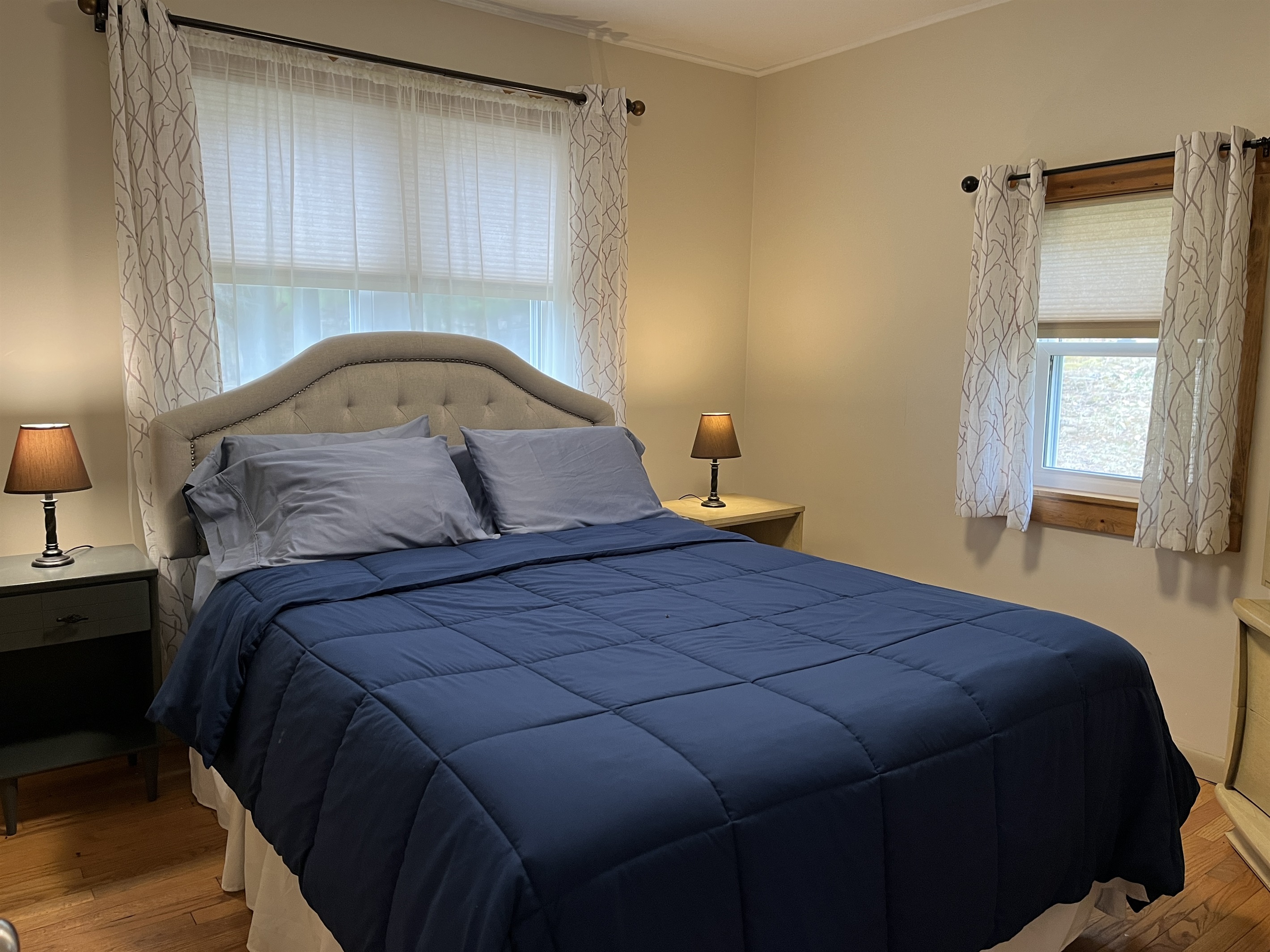 Queen bedroom 1 on the main level.