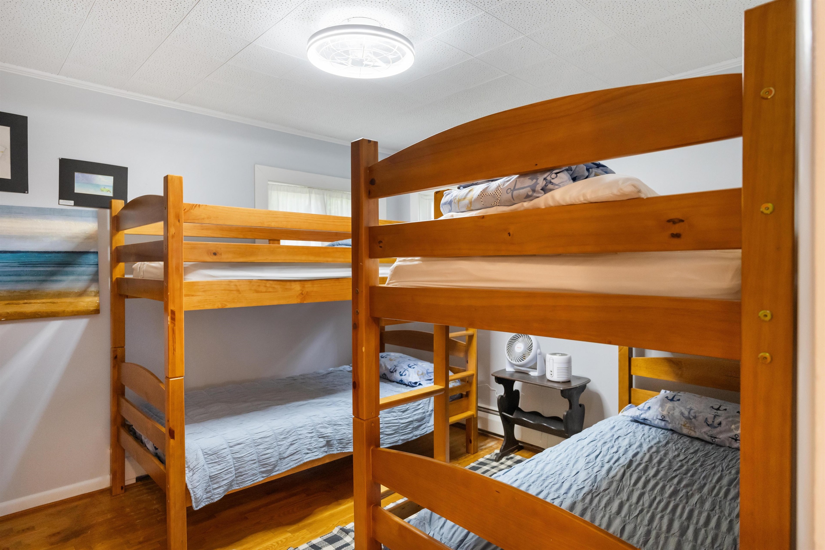 Bedroom 3 Kids bunk bedroom with 2 twin bunk sets