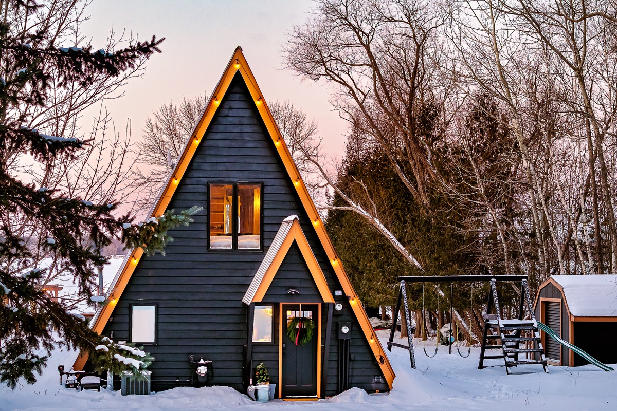 Come into our cozy cabin!