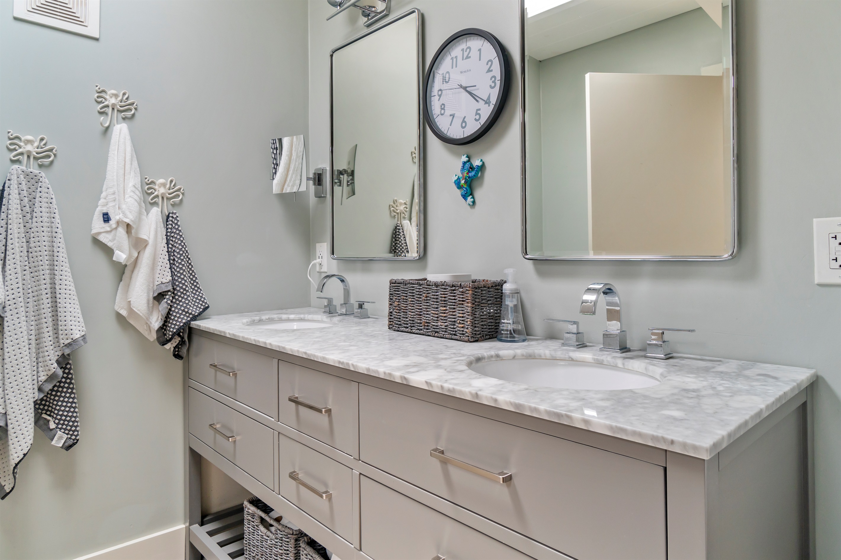Off kitchen bathroom