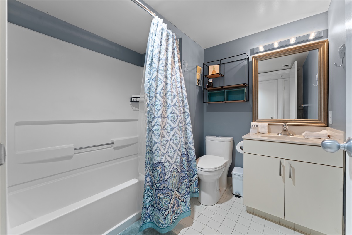 2nd bath with tub/shower combo