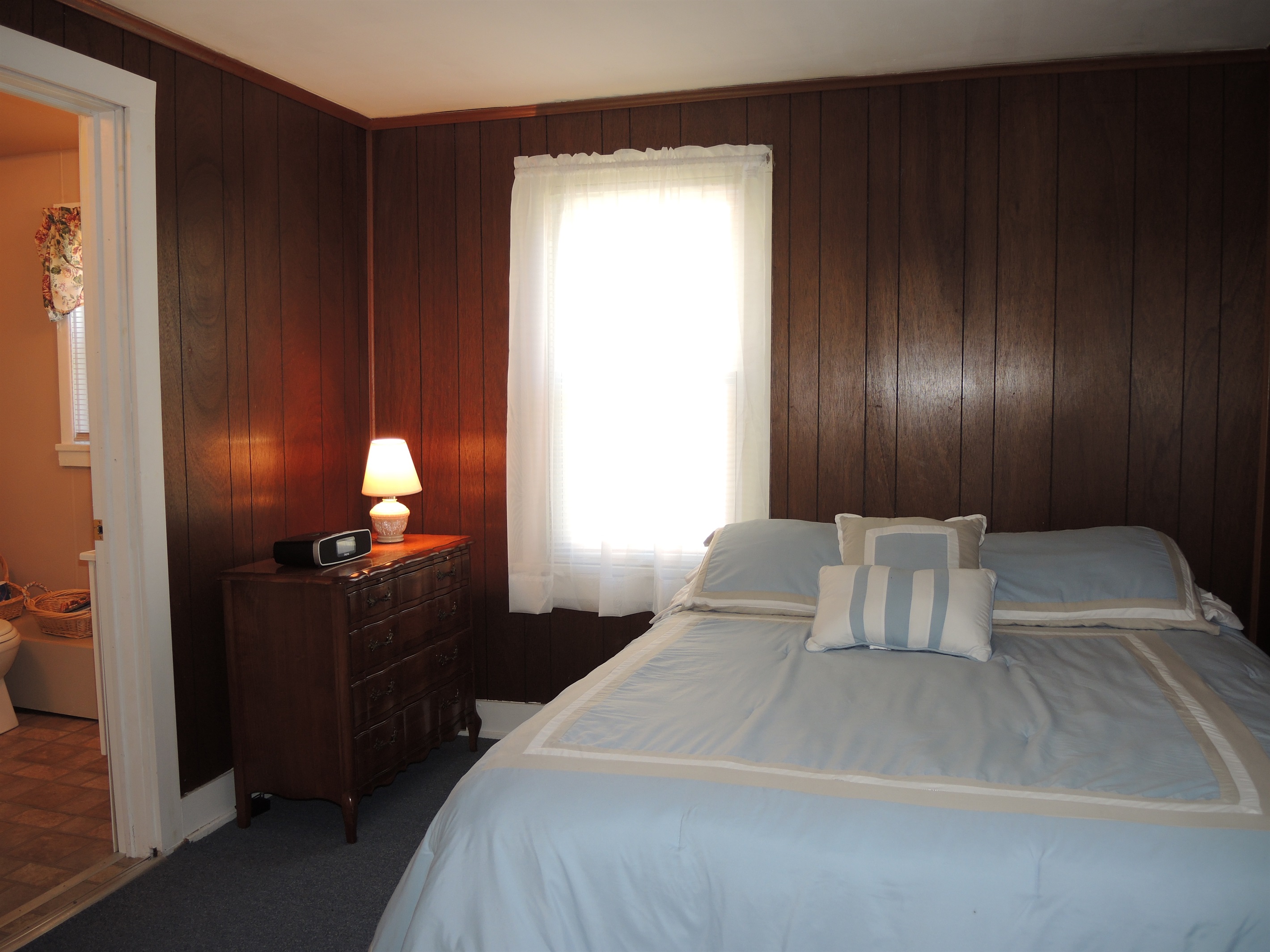 Queen bedroom