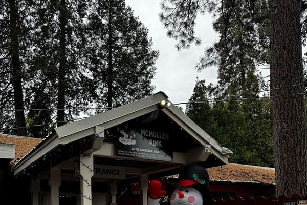 The Long Barn Lodge offers seasonal ice skating and a pool. It is less than 5 minutes from our front door on foot. 