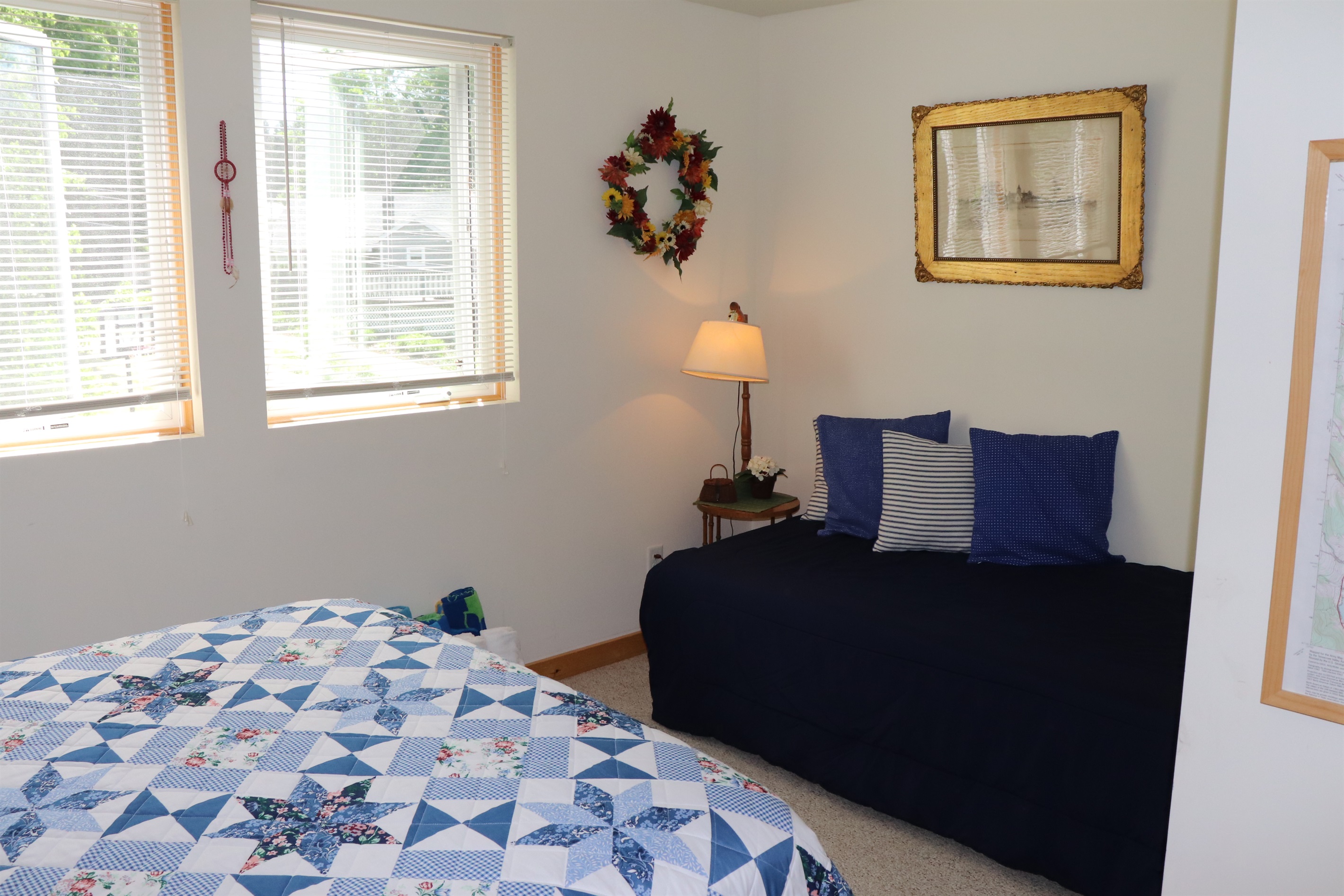 Twin bed w/trundle within the Queen bedroom
