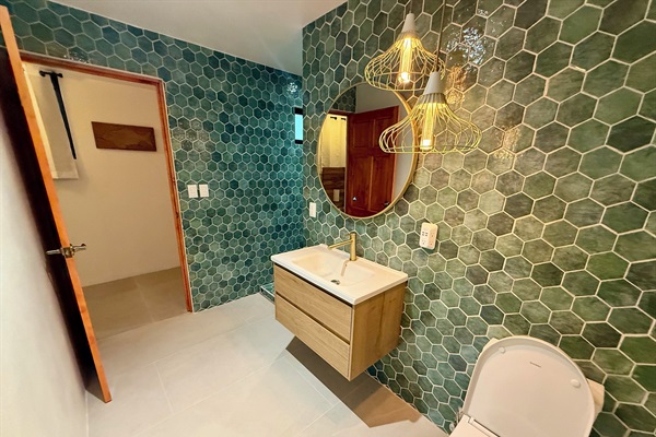 En suite bathroom 3