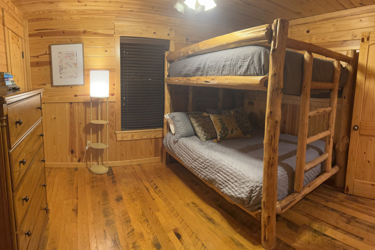 2 queen over Queen bunks