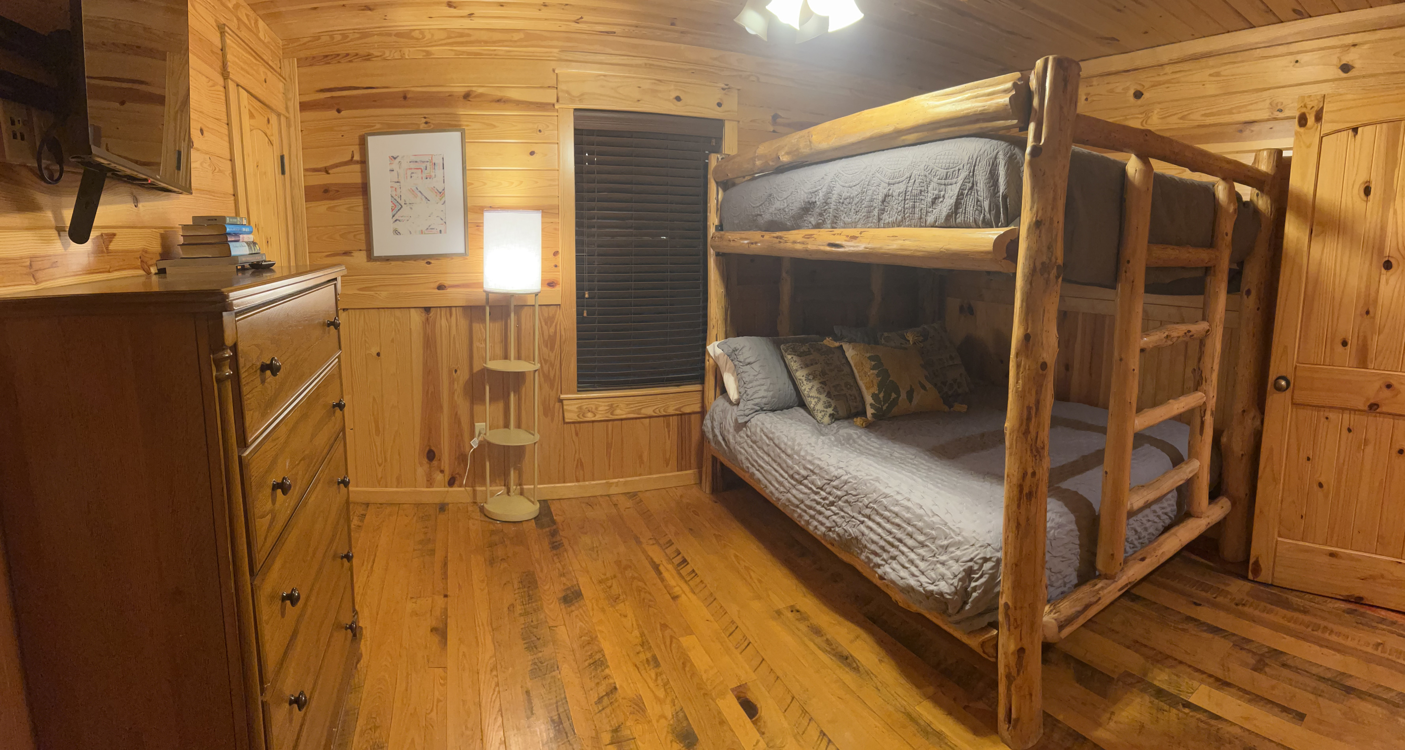 2 queen over Queen bunks