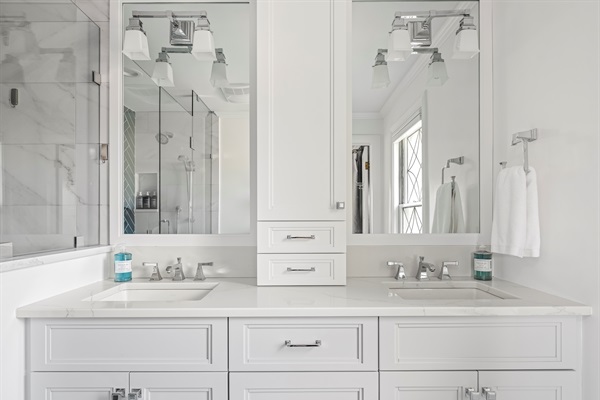 PRIMARY EN SUITE FULL BATHROOM