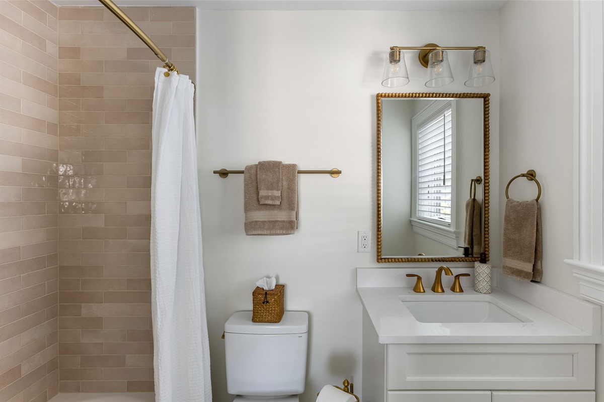 En suite bathroom 2