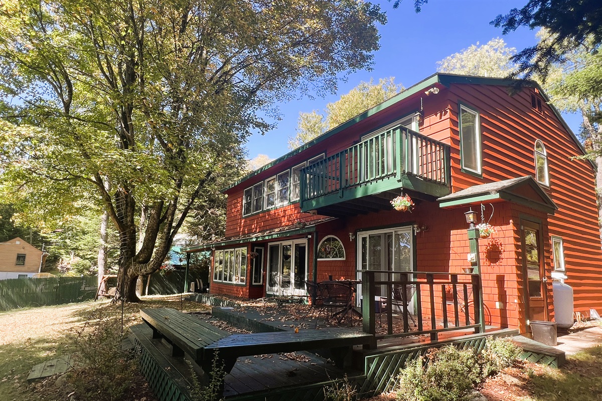 Front facing the lake