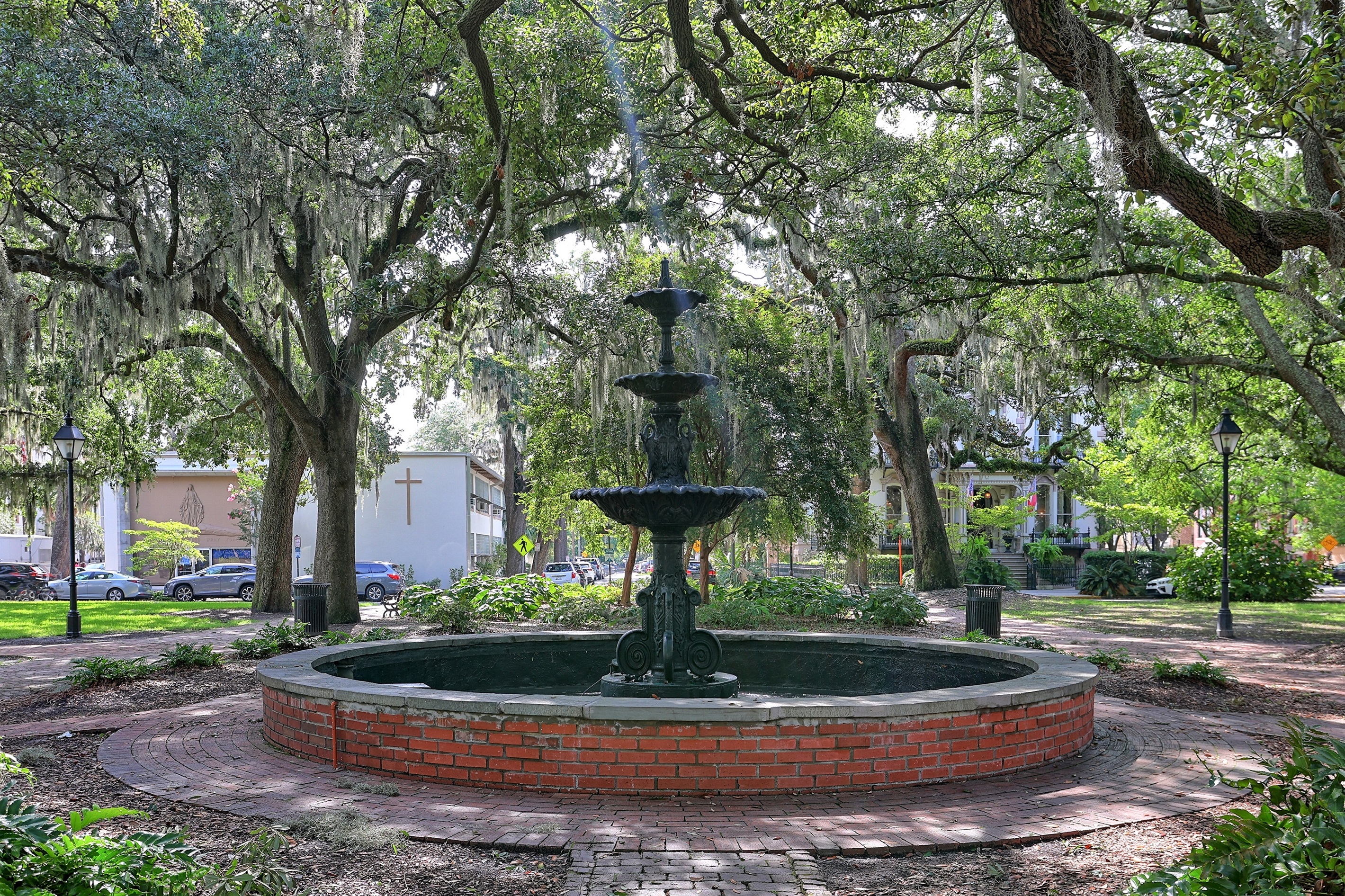 Steps from picturesque LaFayette Square and Savannah’s iconic fountains.