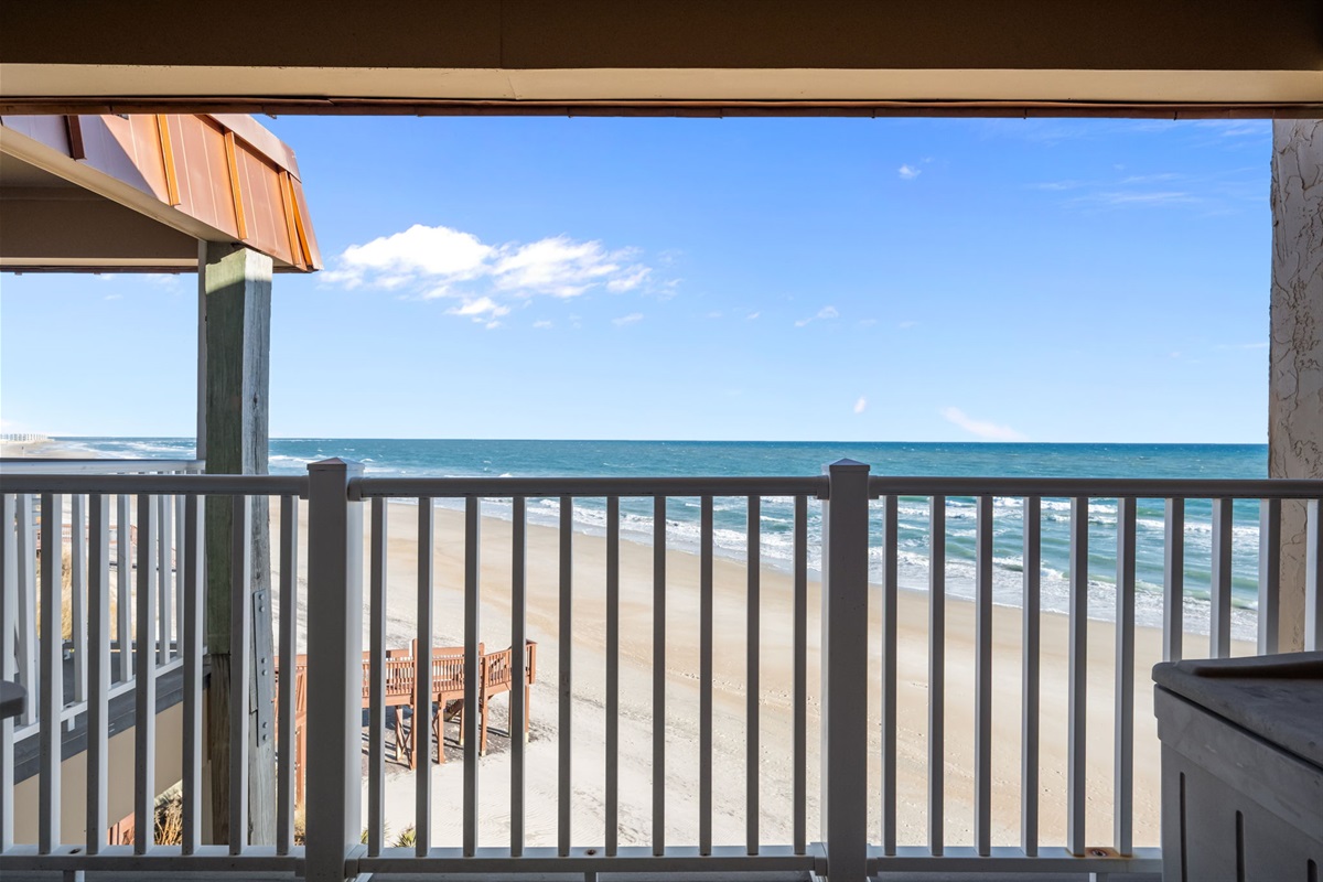 Unobstructed oceanfront views straight from the balcony&mdash;watch waves roll in and the shoreline stretch for miles!