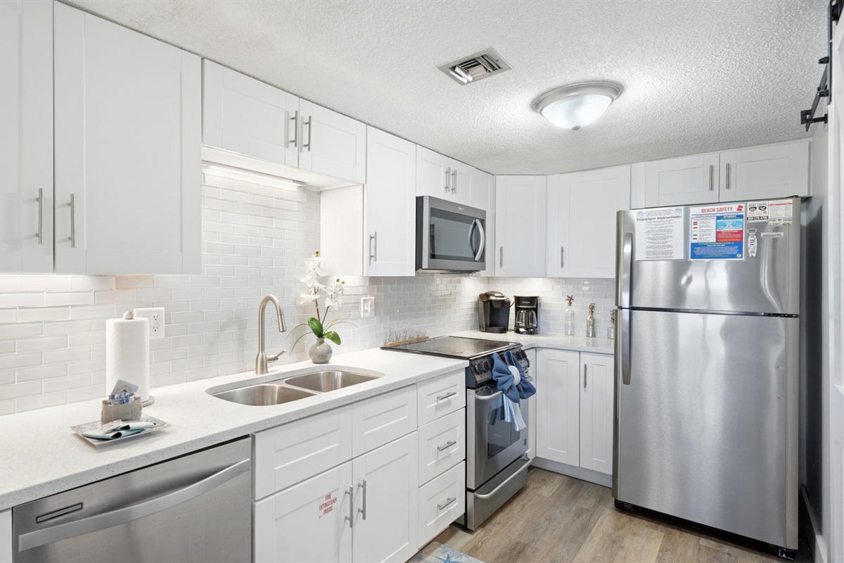 Fully equipped, full size kitchen