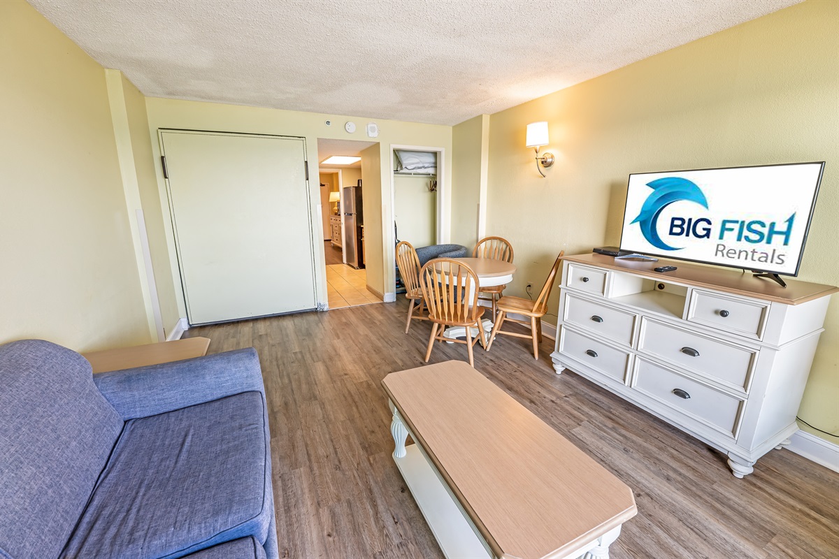 Living Room with Stunning Views🌊☀️