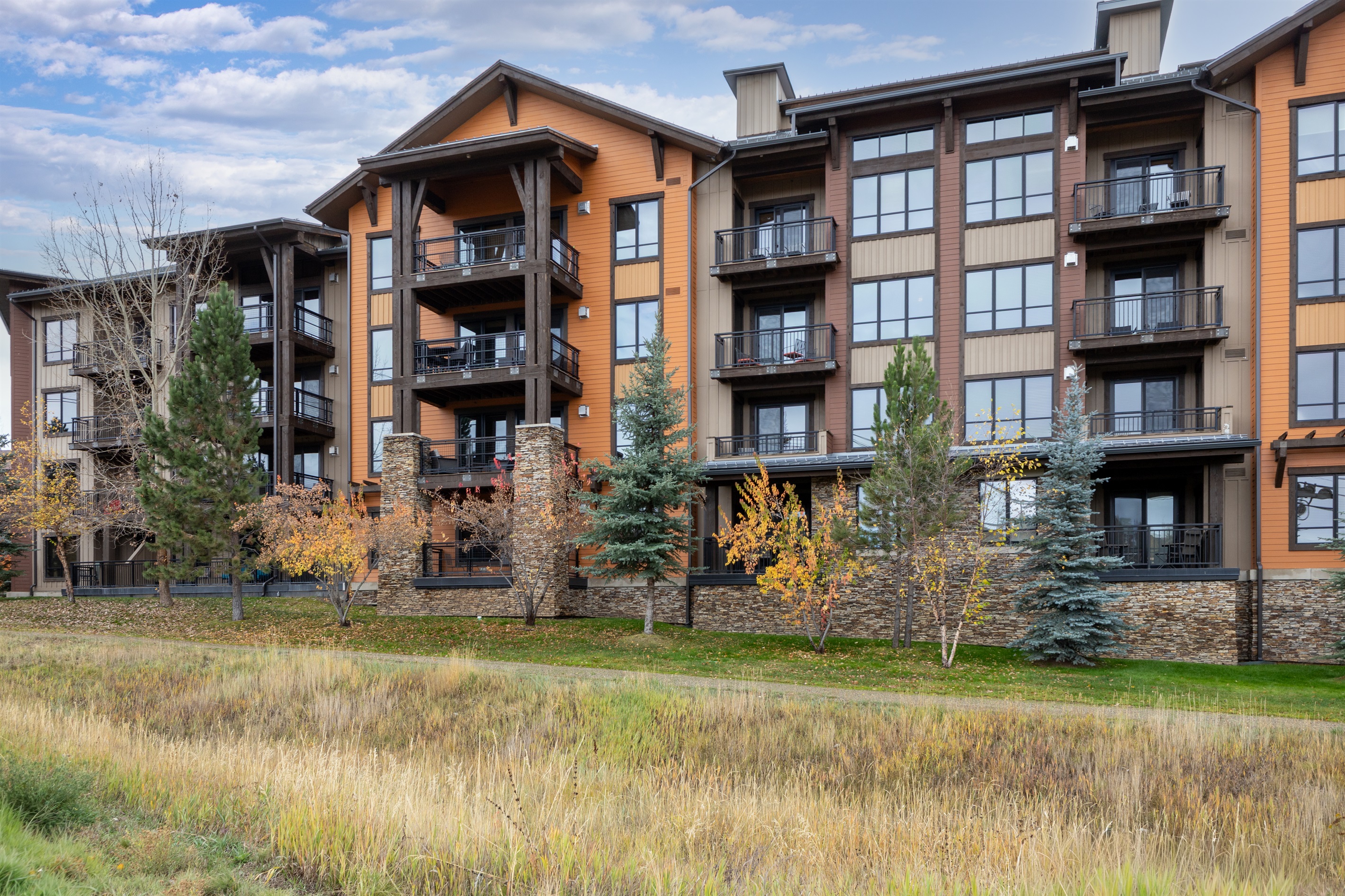 Exterior of Trailhead Lodge