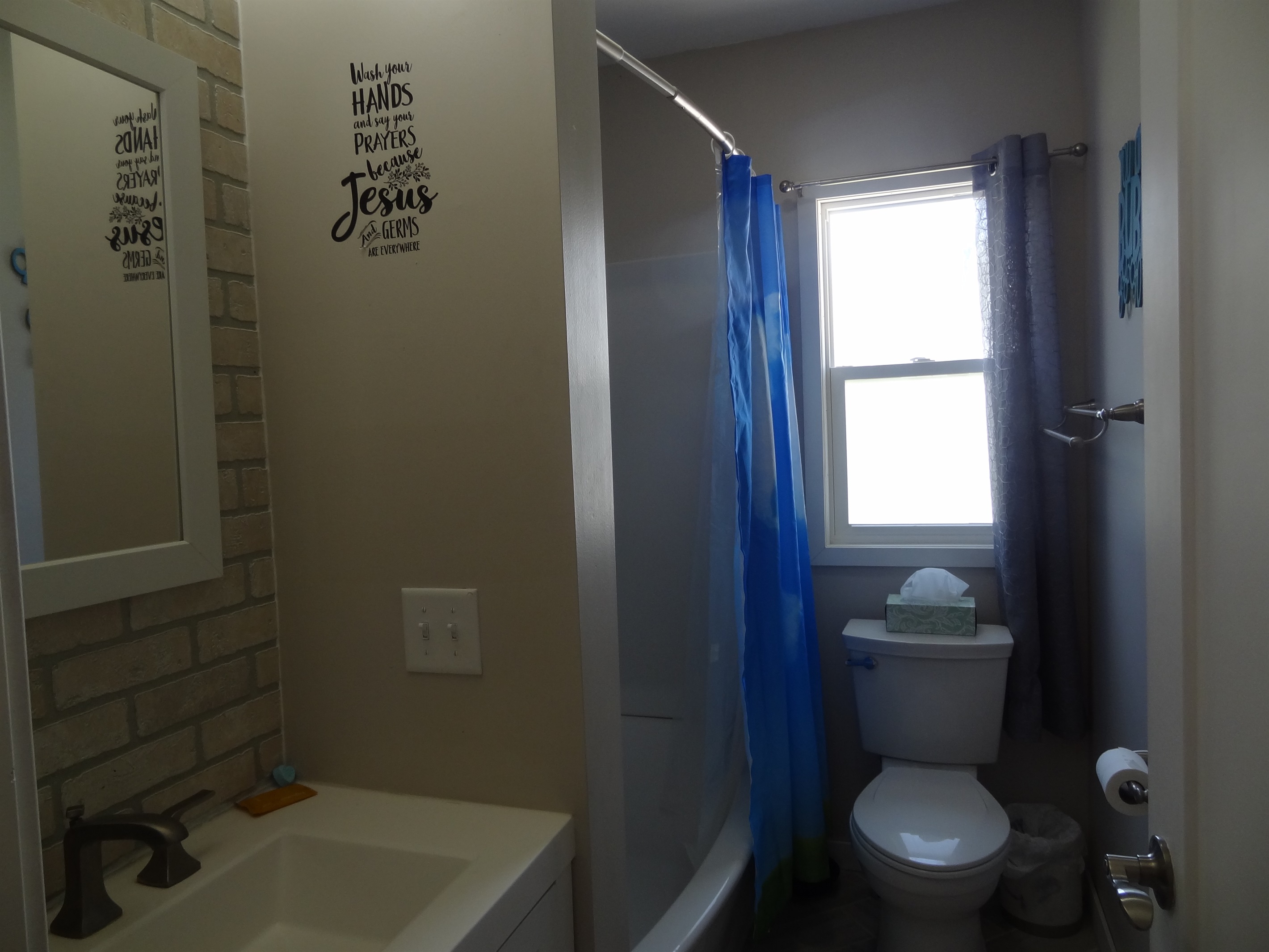 Main floor bathroom with tub/shower