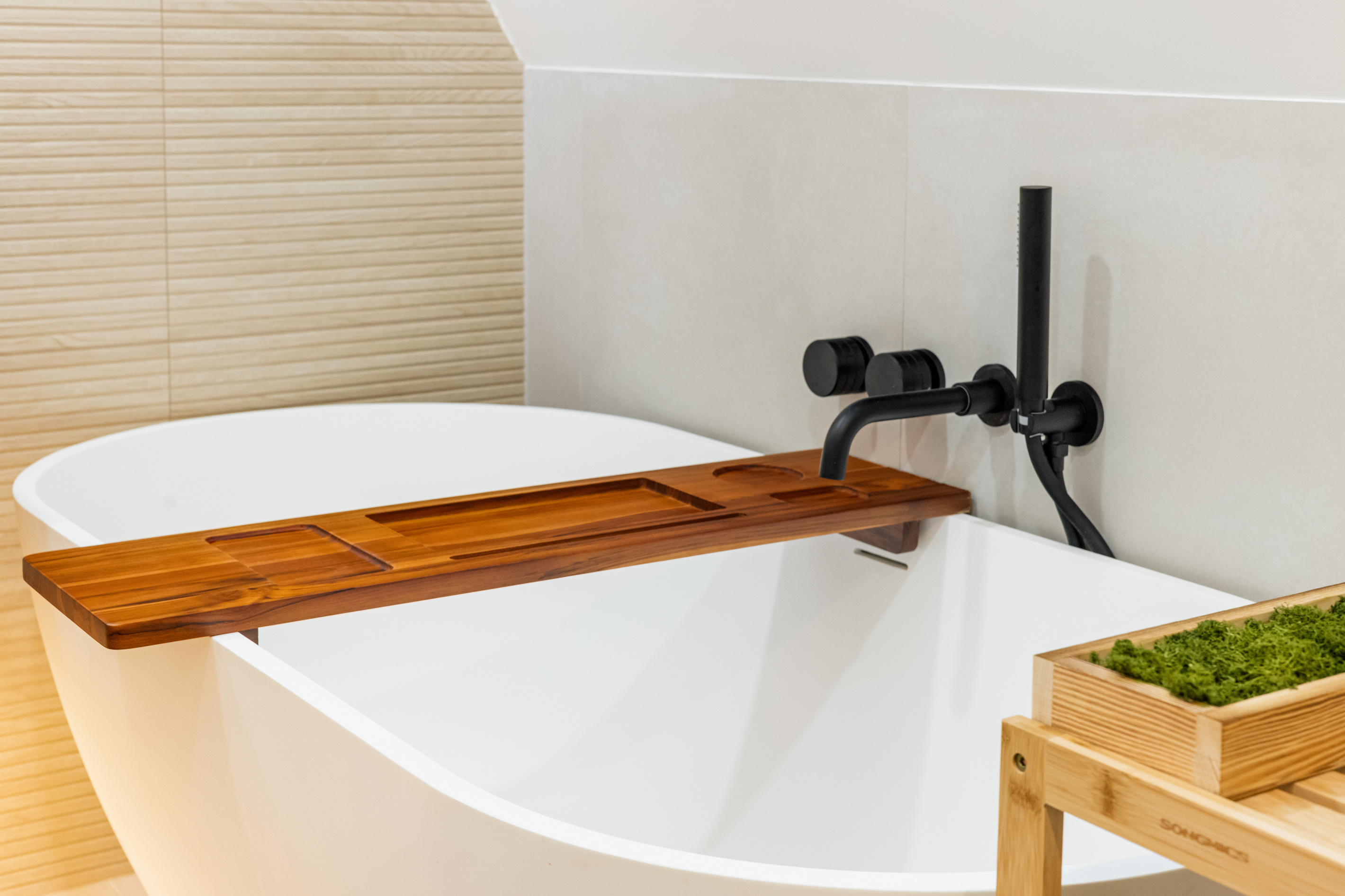 Teak tray, long bath, no rush