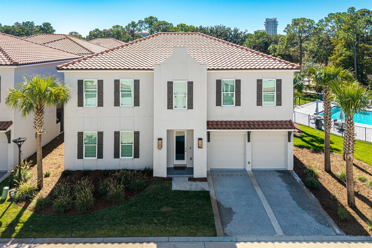 Experience the exclusivity of TOPS’L Grand Villas – a private enclave of only 14 luxury residences. Enjoy premier access to a stunning resort-style pool and rejuvenating hot tub, all within a beautifully maintained neighborhood setting.