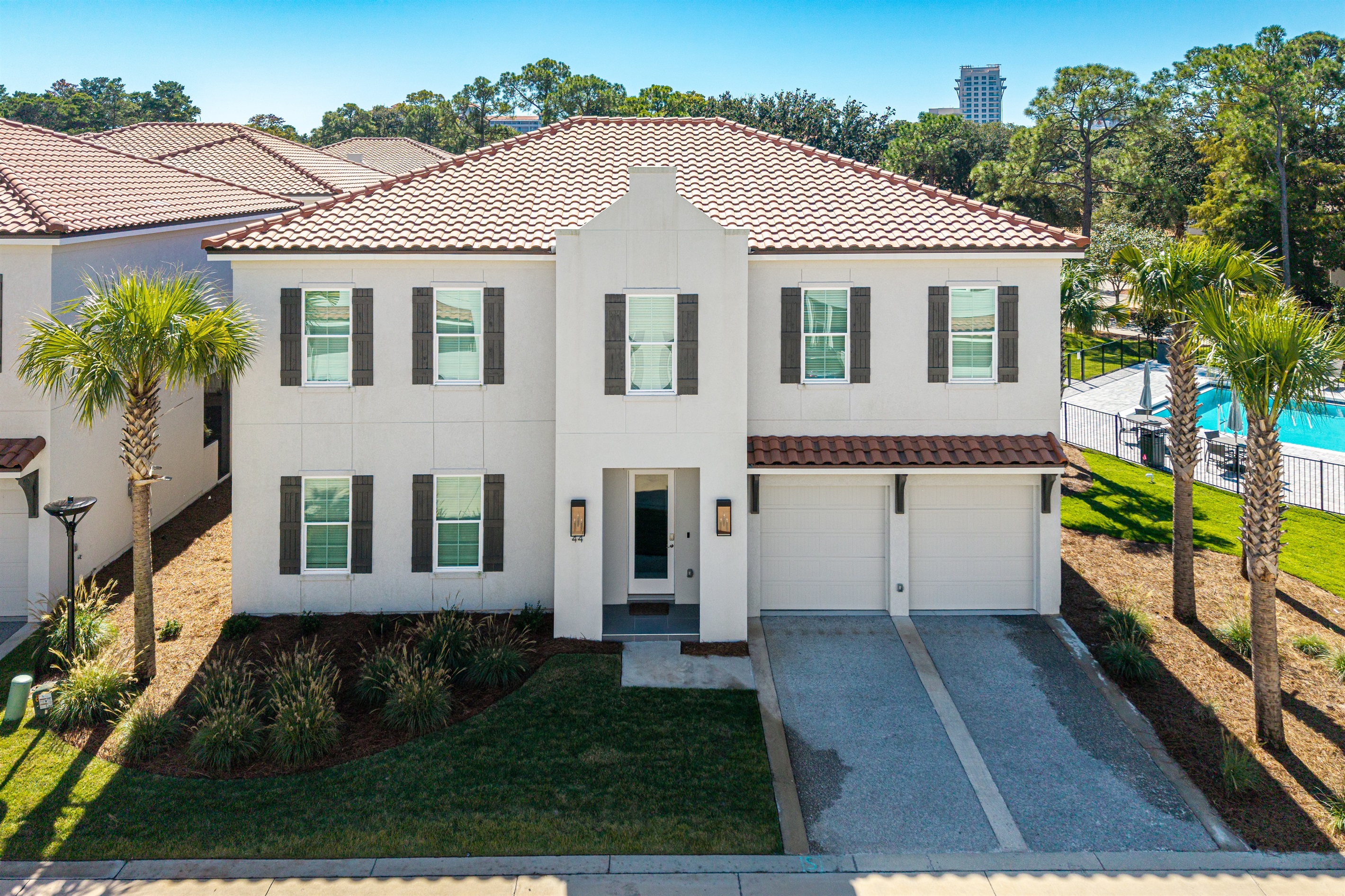 Experience the exclusivity of TOPS’L Grand Villas – a private enclave of only 14 luxury residences. Enjoy premier access to a stunning resort-style pool and rejuvenating hot tub, all within a beautifully maintained neighborhood setting.