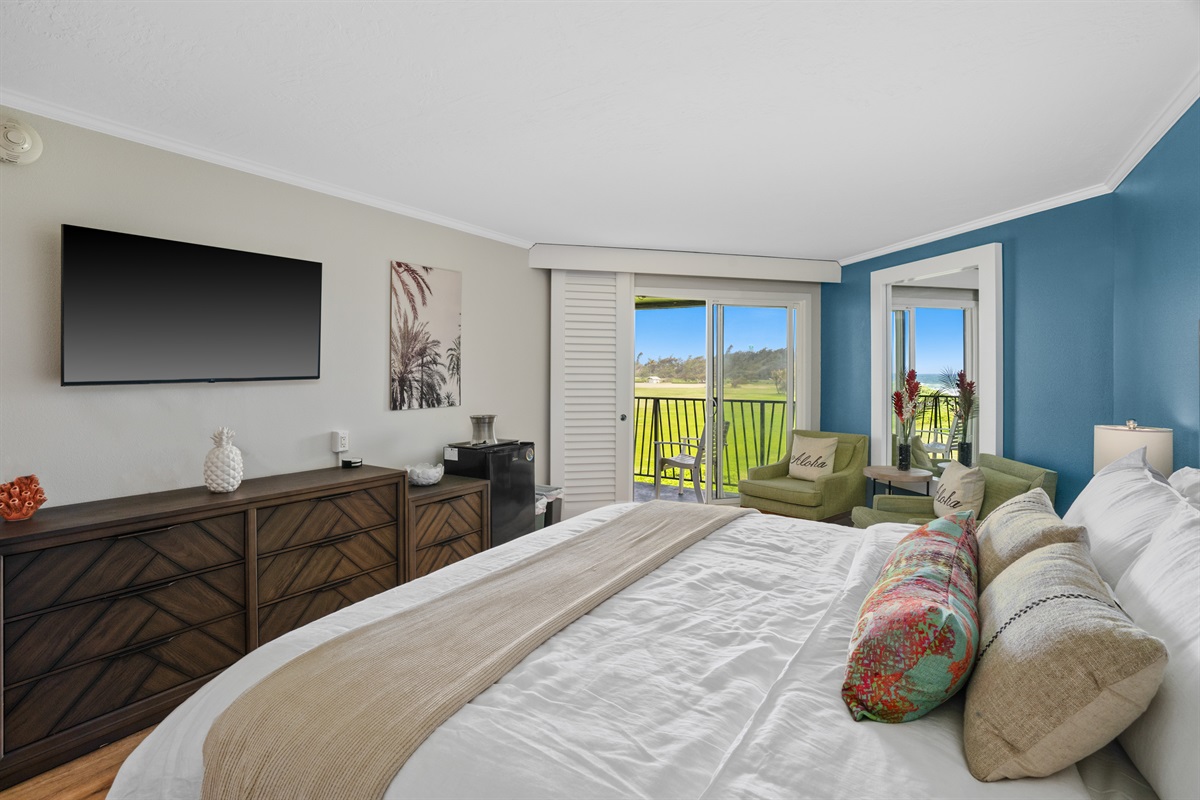 King Bed + Ocean View  Plush king bed with direct ocean views—ideal for couples and honeymoon stays.