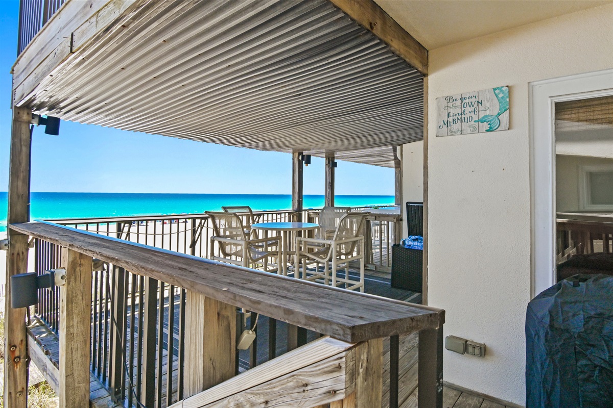 This BEACHFRONT Townhomes features Big Gulf Views from 3 Patios, the Living Rooms, and the Master Bedroom - Come Relax!