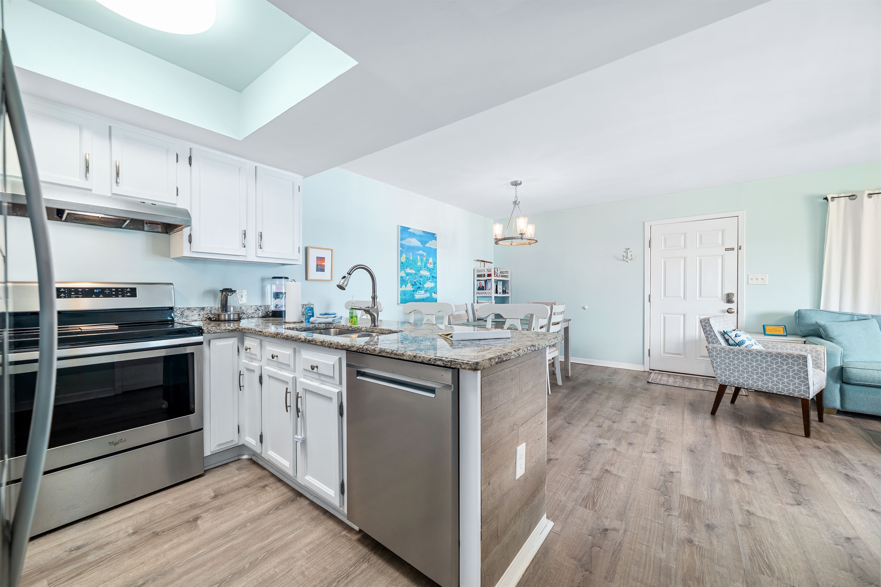Kitchen sink & dishwasher
