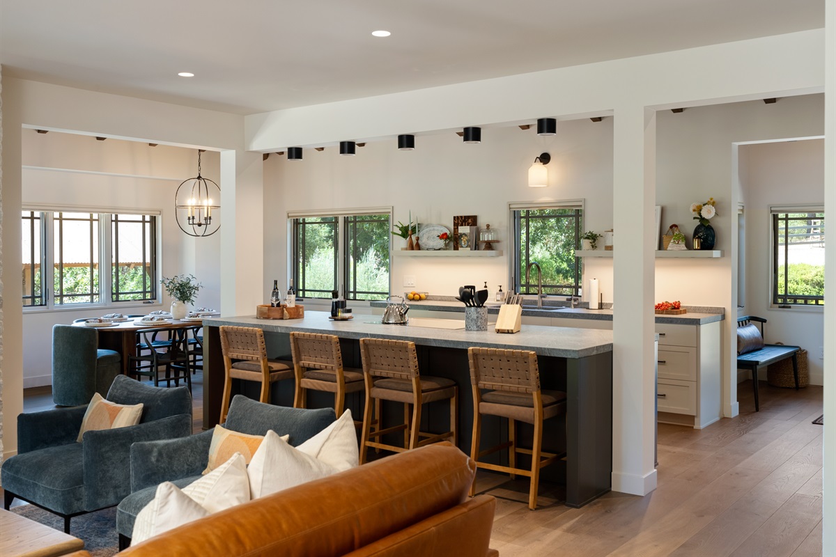 No detail spared in this chef’s kitchen, seamlessly connected to the dining area