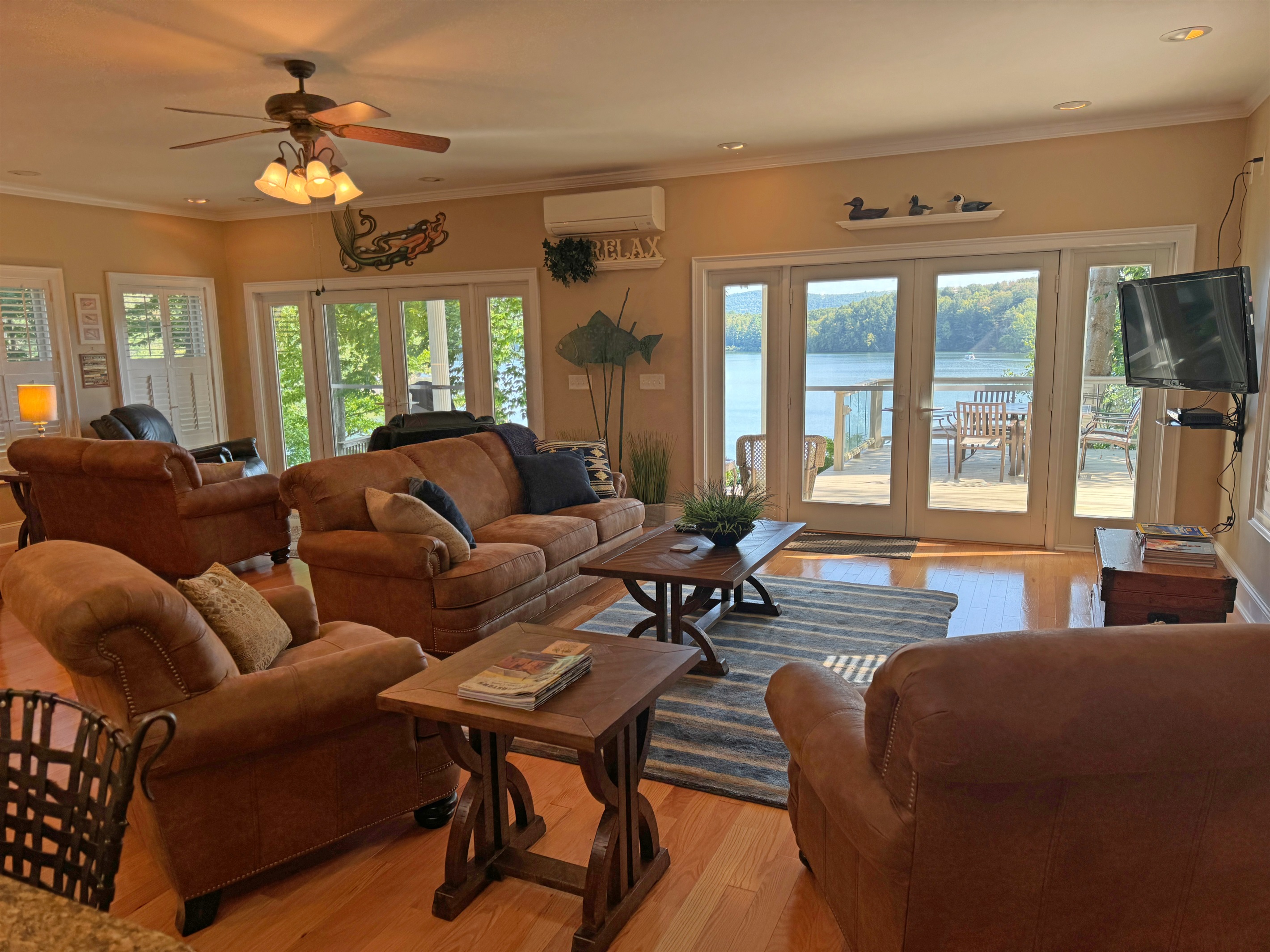 Great Room w/ a view and TV - what a choice!